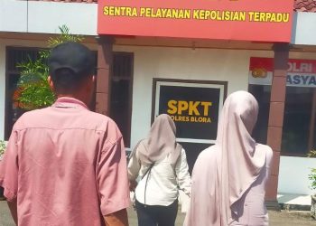 Dua warga melaporkan Kadus Ngrawut dan istrinya ke Polres Blora atas dugaan pemalsuan dokumen BPJS Ketenagakerjaan serta pungli.