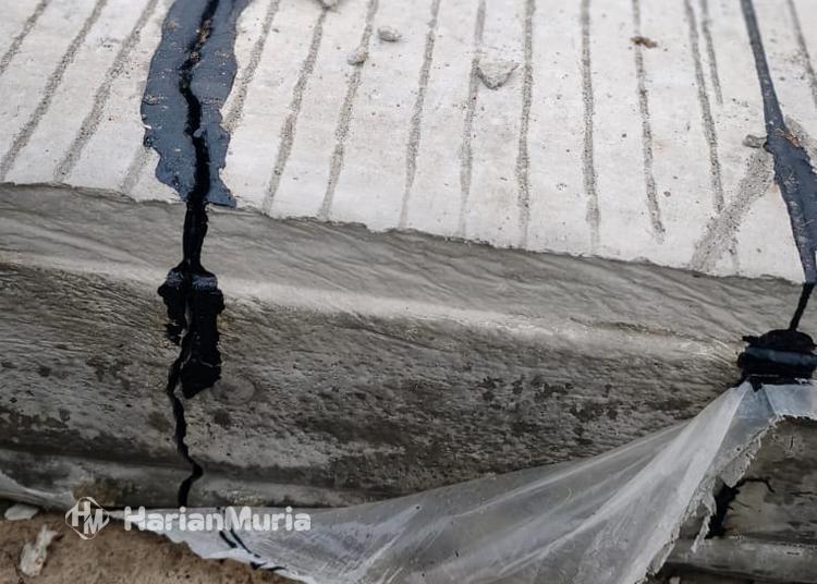Belasan titik retakan ditemukan pada proyek peningkatan jalan Banjarejo–Sambonganyar–Rowobungkul, Blora, tim teknis DPUPR mengkritik pelaksana.