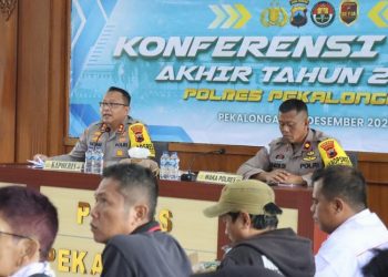 Polres Pekalongan mencatat penurunan tajam laka lantas sepanjang 2025, namun kasus narkoba masih tinggi dan diwarnai baku tembak saat penggerebekan.