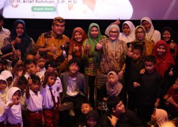 Ratusan siswa Blora menerima Beasiswa PIP saat nobar film Tegar, acara inspiratif yang menekankan semangat inklusivitas dan memotivasi anak-anak untuk raih prestasi.