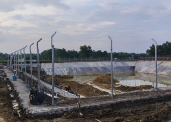 Pembangunan Embung Karangjati Blora molor 20 hari dari jadwal, kontraktor CV Mitra Karya Mandiri terancam denda Rp170 juta.