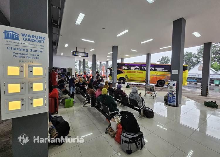 Terminal Tingkir Salatiga memperketat ramp check bus AKAP jelang libur Natal 2025 dan Tahun Baru 2026 (Nataru) demi menjamin keselamatan penumpang.