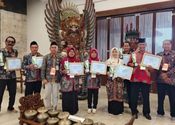Enam sekolah di Kabupaten Rembang meraih penghargaan Adiwiyata Nasional 2025.