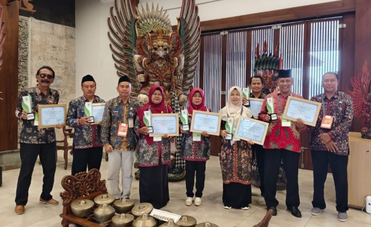 6 Sekolah di Rembang Raih Penghargaan Adiwiyata Nasional 2025 - Harianmuria Enam sekolah di Kabupaten Rembang meraih penghargaan Adiwiyata Nasional 2025.