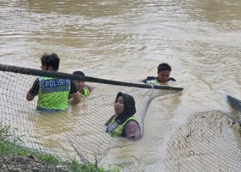 Polres Blora mendirikan posko gabungan untuk mencari tiga korban yang masih hilang akibat tenggelam di Sungai Lusi.