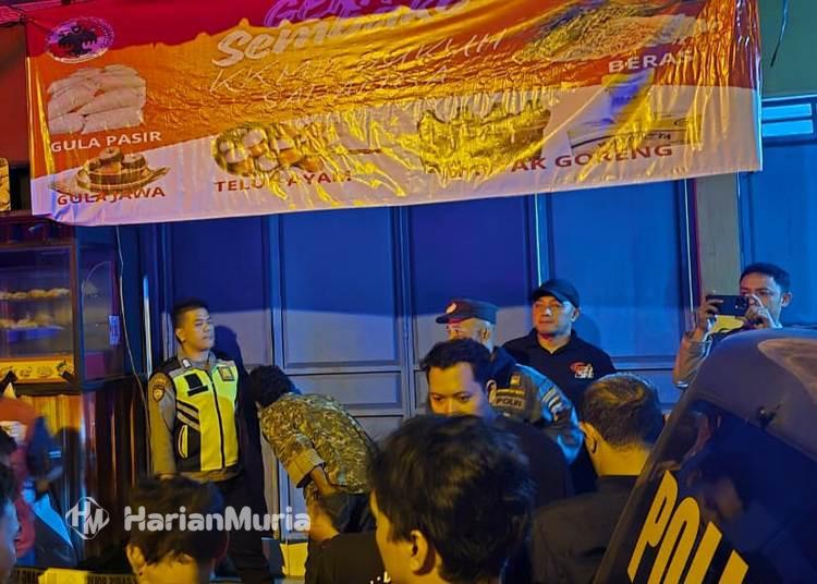 Niat Ambil Motor, 2 Warga Temukan Pria Meninggal di Rumah Kios Jalan Bima Salatiga - Harianmuria Dua warga di Salatiga terkejut saat niat mengambil motor berubah jadi saksi penemuan pria gantung diri di sebuah rumah kios, Jalan Bima, Sidomukti.
