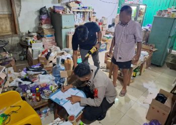 Jelang Natal 2025 dan Tahun Baru 2026 (Nataru), Polsek Sragi Pekalongan menggelar razia miras dan menyita puluhan botol minuman keras dari sejumlah warung.