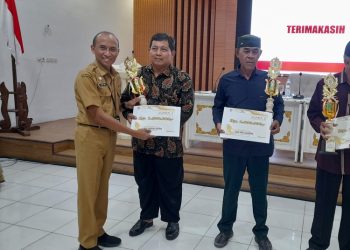 Pemkab Kendal menganugerahkan BKM Award 2025 kepada empat BKM sebagai upaya memerangi permukiman kumuh melalui pengelolaan sampah berbasis masyarakat.
