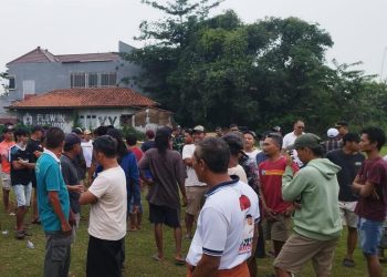 Puluhan warga Desa Bandungrejo, Kalinyamatan, Jepara, menggelar aksi damai menolak pembangunan Kopdes Merah Putih di Lapangan Pandean karena dinilai tidak tepat lokasi dan minim sosialisasi.