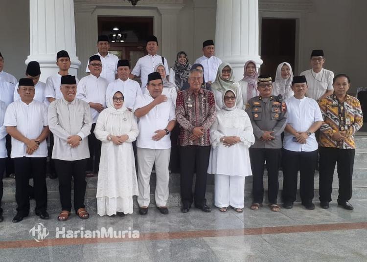 Jajaran Pemkab Blora Ziarah Makam Leluhur di Tuban - Harianmuria Pemkab Blora menggelar ziarah leluhur ke Makam Tjitrosoman, Tuban, sebagai rangkaian Hari Jadi ke-276.