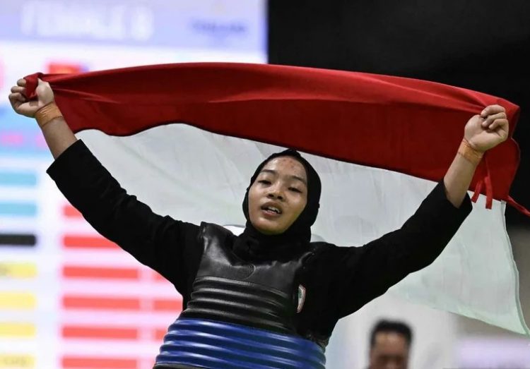 Safira Dwi Meilani, pesilat asal Kudus, sukses mengharumkan Indonesia dengan meraih medali emas Pencak Silat Women’s Class B (50-55 kg) di SEA Games 2025 Thailand.