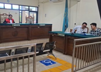 Sidang perdana praperadilan kasus kematian Iwan Budi di PN Semarang terpaksa ditunda karena Polda Jateng dan Polrestabes Semarang tidak hadir.