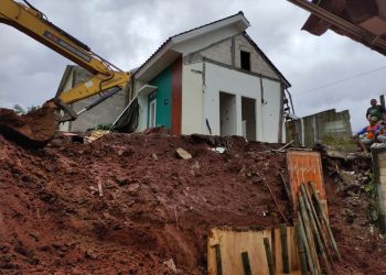 Buntut longsor di Perumahan Trisobo, Disperkim Kendal akan memperketat izin dan menyusun ulang SOP pembangunan perumahan demi keselamatan warga.