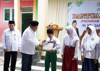 Sebanyak 12.200 siswa madrasah di Demak menerima bantuan Program Indonesia Pintar (PIP) untuk meringankan biaya pendidikan dan meningkatkan semangat belajar.