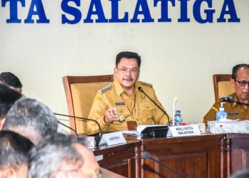 Wali Kota Salatiga Robby Hernawan meminta OPD bersikap tegas terhadap kontraktor yang lamban dalam proyek fisik.