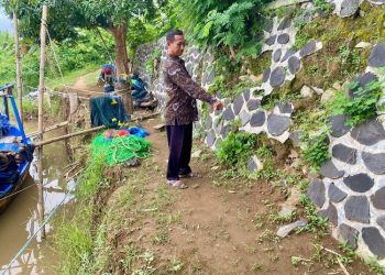Tanggul Kali Kuto di Rowosari Kendal tergerus abrasi, warga meminta pemerintah segera melakukan penanganan permanen.
