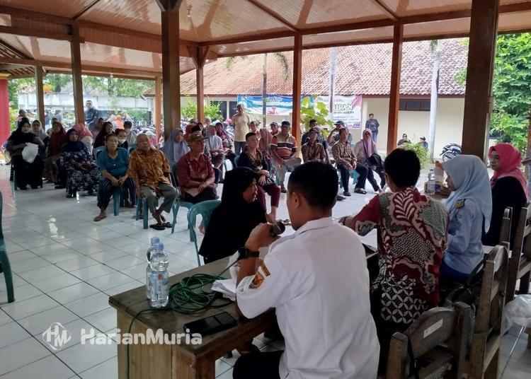 Masalah Data BLT Kesra di Kuripan Grobogan: Warga Miskin Terlewat, yang Mampu Justru Dapat - Harianmuria Masalah data BLT Kesra 2025 di Kelurahan Kuripan Grobogan, warga miskin terlewat bantuan sementara warga mampu masih tercatat sebagai penerima.