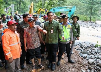Gubernur Jateng Tinjau Penanganan Longsor di Desa Tempur Jepara