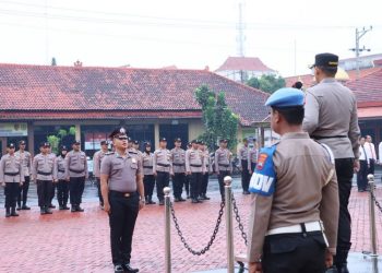 Terluka saat mengamankan demo ricuh, Brigadir Zachwan Maulana anggota Polres Jepara mendapat kenaikan pangkat luar biasa sebagai bentuk apresiasi institusi Polri.