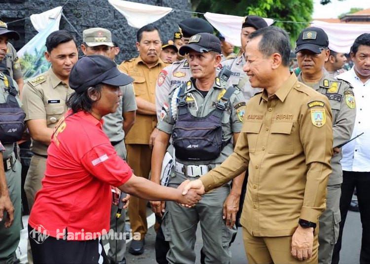 Bupati Kudus Sam’ani Intakoris meminta maaf atas polemik penampilan dancesport di Pendapa Kabupaten Kudus saat KONI Awards, dan telah menegur Ketua KONI.