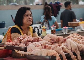 Usai libur Tahun Baru 2026, harga telur dan daging ayam ras di pasar tradisional Salatiga masih tinggi dan dikeluhkan warga.