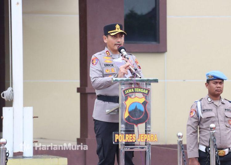 Terluka saat Amankan Demo Ricuh, Anggota Polres Jepara Dapat Kenaikan Pangkat Luar Biasa - Harianmuria Terluka saat mengamankan demo ricuh, Brigadir Zachwan Maulana anggota Polres Jepara mendapat kenaikan pangkat luar biasa sebagai bentuk apresiasi institusi Polri.
