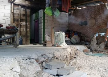 Tanah ambles di Desa Buluroto Blora meluas, rekahan baru muncul di rumah warga dan kandang ternak.