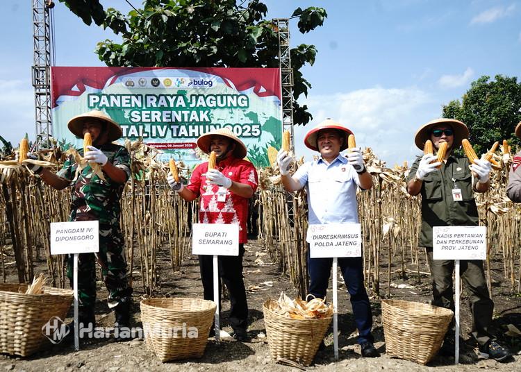 Polres Semarang menyetorkan 45,94 ton jagung hasil panen sepanjang 2025 ke Bulog sebagai bagian dari program ketahanan pangan nasional.