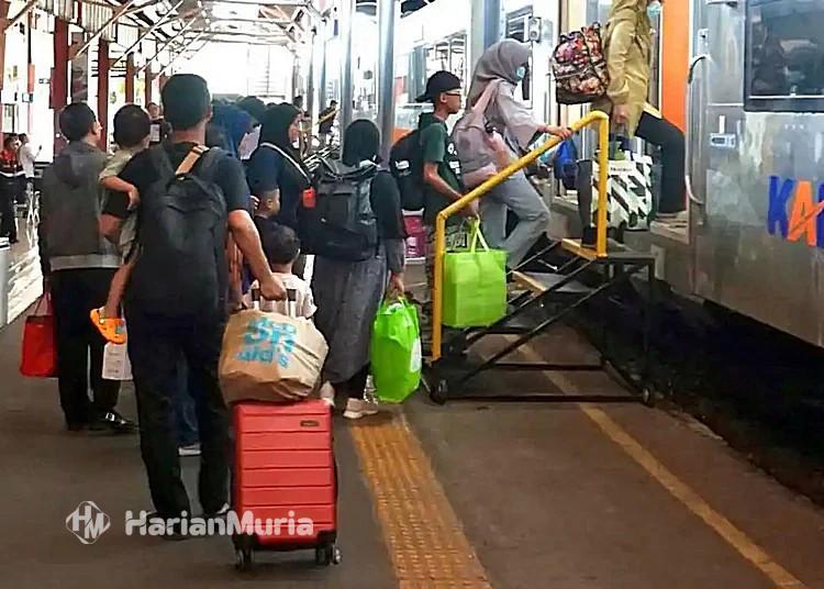 172 Barang Penumpang Kereta Tertinggal di Area KAI Daop 4 selama Nataru - Harianmuria Selama masa angkutan Natal 2025 dan Tahun Baru 2026 (Nataru), KAI Daop 4 Semarang mengamankan 172 barang penumpang tertinggal senilai Rp75 juta.