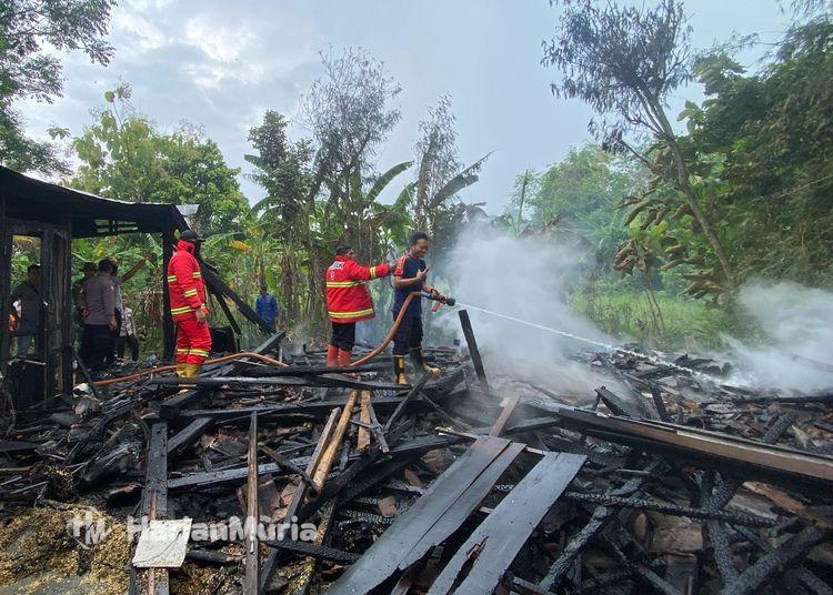 Damkar Demak Tangani 96 Kasus Kebakaran di 2025, Korsleting Listrik Pemicu Utama - Harianmuria Damkar Demak menangani 96 kasus kebakaran sepanjang 2025, kebakaran rumah mendominasi dengan korsleting listrik sebagai penyebab utama.