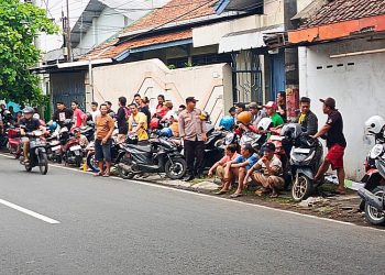 Sejumlah pedagang sayur malam Pasar Bitingan menolak relokasi ke Pasar Saerah dan mendatangi Kantor Satpol PP Kudus.