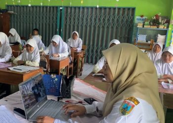 Kekurangan satu guru setelah pensiun, SD 2 Pasuruhan Lor Kudus terapkan sistem mengajar bergantian agar pembelajaran 183 siswa tetap berjalan.