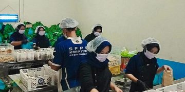 Penuhi Standar BGN, 22 Dapur SPPG Kota Pekalongan Kantongi SLHS - Harianmuria Sebanyak 22 dapur SPPG di Kota Pekalongan telah mengantongi Sertifikat Laik Higiene Sanitasi (SLHS) sesuai standar Badan Gizi Nasional untuk menjamin keamanan pangan.