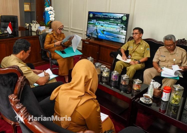 Pemkot Salatiga Targetkan Angka Kemiskinan Turun Jadi 2,54 Persen pada 2030 - Harianmuria Pemkot Salatiga menargetkan penurunan angka kemiskinan hingga 2,54 persen pada 2030 melalui RPKD 2025–2029 dengan fokus kolaborasi lintas OPD.
