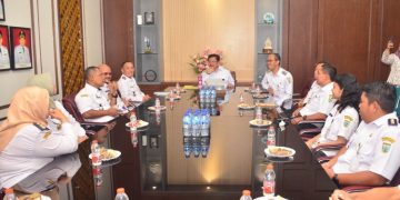 Pangkas Jarak Birokrasi, Wali Kota Salatiga Ngantor di Kelurahan Tiap Kamis - Harianmuria Wali Kota Salatiga Robby Hernawan berencana ngantor di kelurahan tiap Kamis untuk memangkas jarak birokrasi dan memperkuat komunikasi dengan warga.