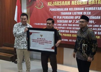 Kejari Batang Ungkap Duduk Perkara PLN Kembalikan Kelebihan Bayar PJU Rp7,3 M - Harianmuria Kejari Batang Ungkap Duduk Perkara PLN Kembalikan Kelebihan Bayar PJU Rp7,3 M