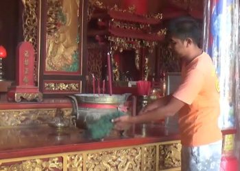 Sambut Imlek 2026, Klenteng Hok Tik Bio Blora Bersihkan Tempat Ibadah
