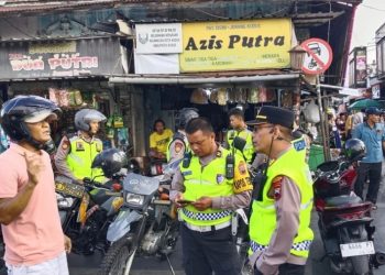 Momen Libur Lebaran, Ojek Liar di Kawasan Menara Kudus Resahkan Warga - Harianmuria Momen Libur Lebaran, Ojek Liar di Kawasan Menara Kudus Resahkan Warga