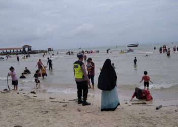 Kunjungan Wisata di Jepara Meningkat saat Libur Lebaran, Polisi Imbau Keselamatan Warga - Harianmuria Kunjungan Wisata di Jepara Meningkat saat Libur Lebaran, Polisi Imbau Keselamatan Warga