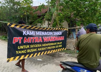 Warga Sambongrejo Blora Blokade Jalan Rusak Imbas Dilewati Truk Proyek IJD