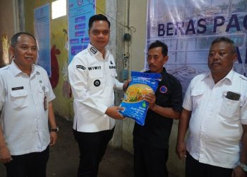 Musim Paceklik, Ribuan Nelayan di Jepara Terima Bantuan Beras
