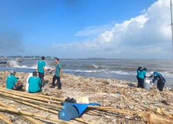 Jelang Tradisi Lomban Jepara, Lingkungan TPI Ujungbatu Dibersihkan