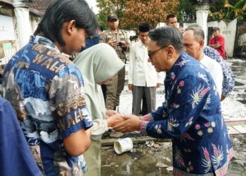 Pemkab Pati Salurkan Bantuan Bagi Korban Kebakaran di Desa Degan Winong - Harianmuria Pemkab Pati Salurkan Bantuan Bagi Korban Kebakaran di Desa Degan Winong