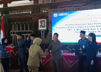 63 PNS Kudus Pensiun, Bupati Minta Tetap Aktif Berkarya di Masyarakat - Harianmuria 63 PNS Kudus Pensiun, Bupati Minta Tetap Aktif Berkarya di Masyarakat