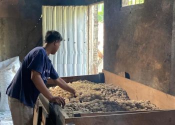 Harga Bahan Baku Naik, Produsen Kerupuk di Blora Pilih Perkecil Ukuran