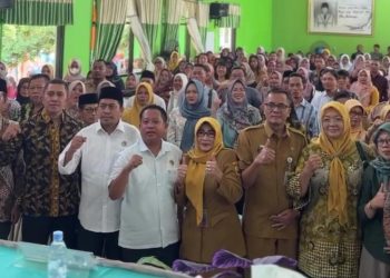 Ketua Komisi D DPRD Pati Sosialisasikan Permendikbud 75/2016 di SMPN 01 Tayu - Harianmuria Ketua Komisi D DPRD Pati Sosialisasikan Permendikbud 75/2016 di SMPN 01 Tayu