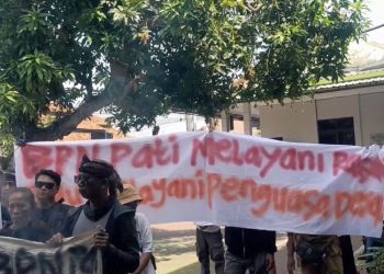 Warga Doropayung Pati Demo BPN Tolak Rumah Digusur untuk Kopdes