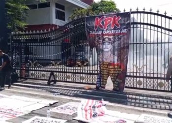 Aksi Hari Anti Tambang Diwarnai Pembakaran Spanduk Bergambar Kapolresta Pati - Harianmuria Aksi Hari Anti Tambang Diwarnai Pembakaran Spanduk Bergambar Kapolresta Pati