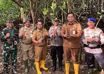 Jaga Ekosistem Pesisir, Bupati Jepara Tanam Mangrove di Semat Tahunan