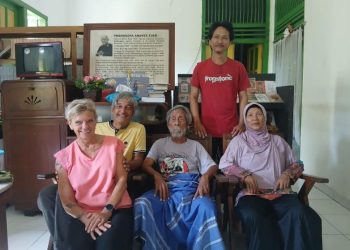 2 Warga Jerman Sambangi Keluarga Pramoedya Ananta Toer di Blora